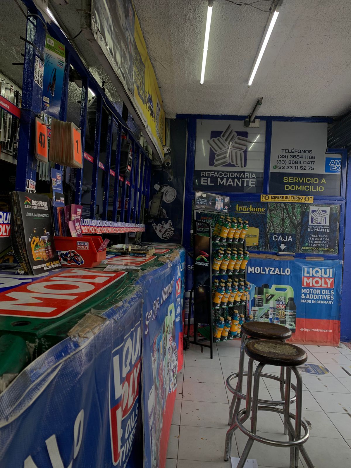 Mostrador de atención de Refaccionaria El Mante